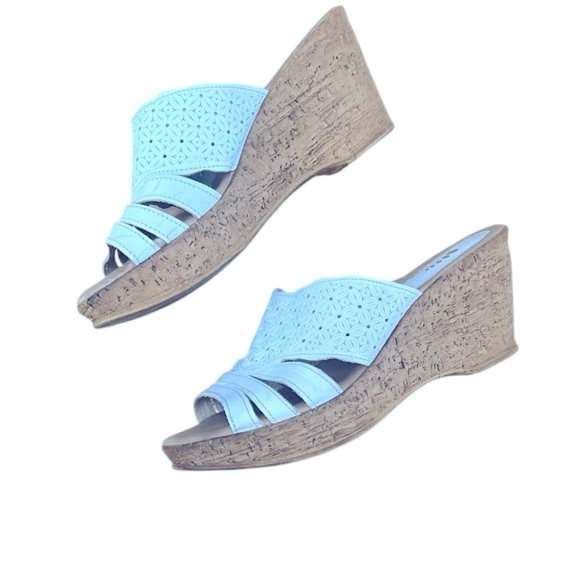 Women's White Wedge Sandals - Picture 3 of 7